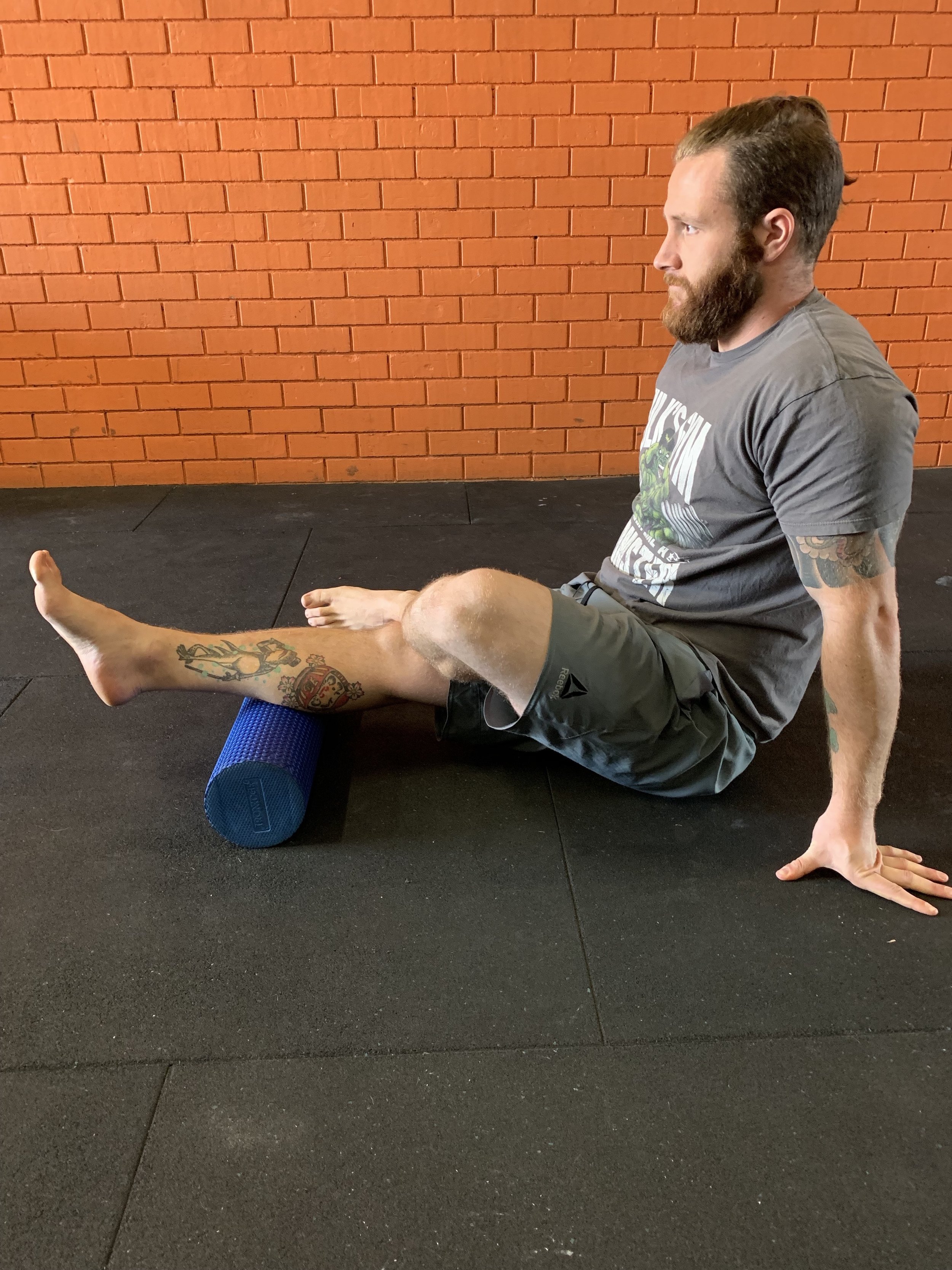 Mobilisation of the calf with a foam roller